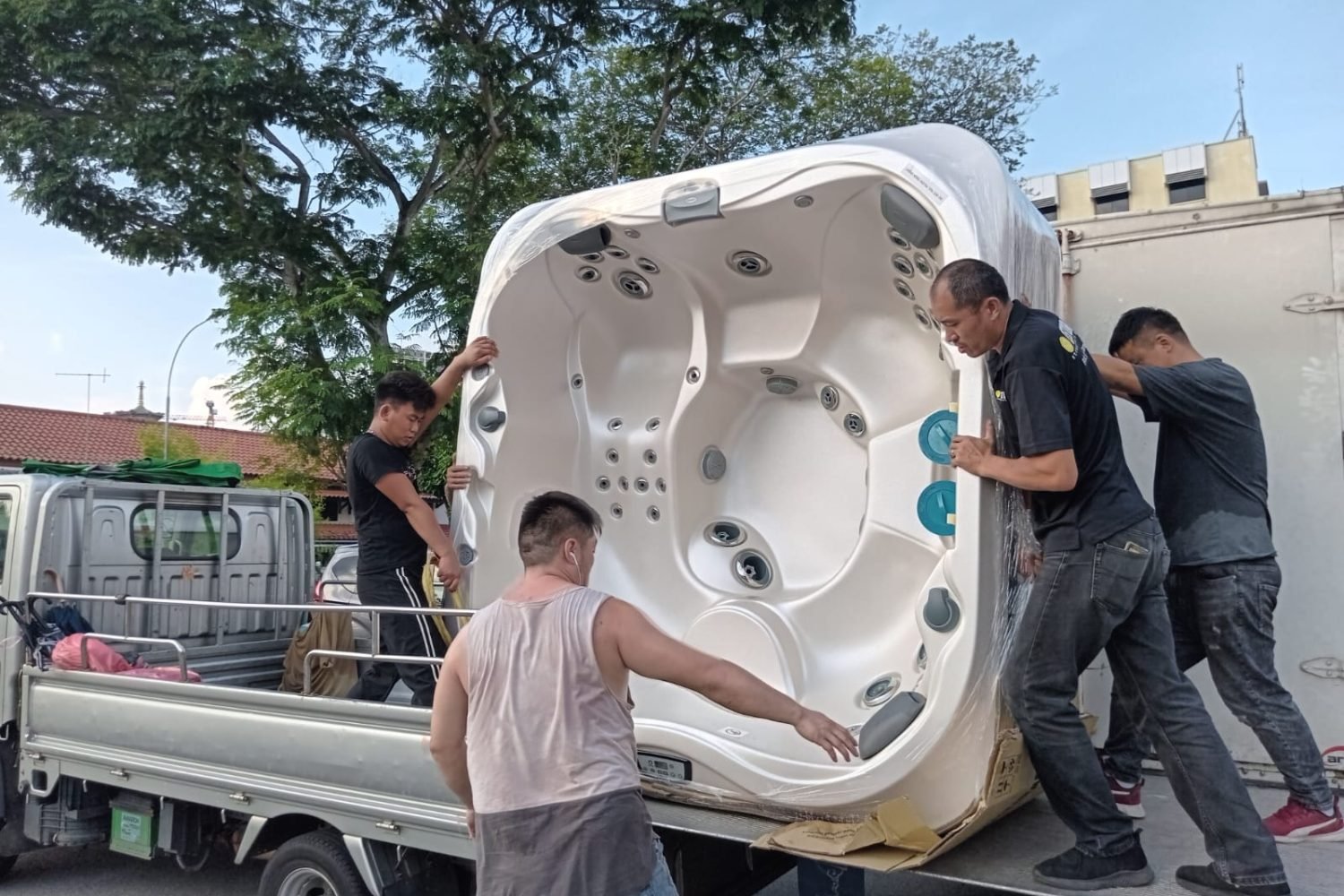 Jacuzzi Transport